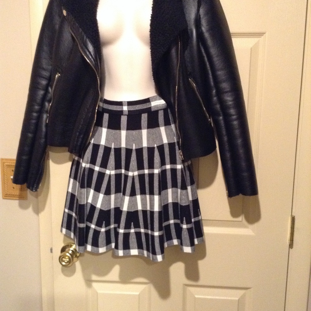 Beautiful black plaid skirt size S